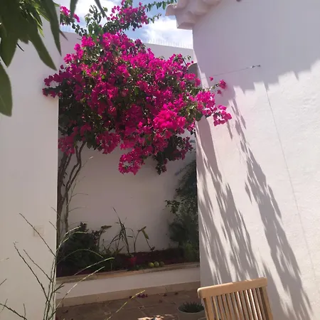 Con Bano Y Jardin Privado En Casa Tipica Centro *